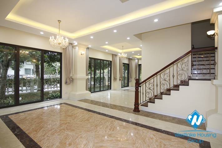 Nice villa/house in Vinhomes Reverside, Long Bien, Ha Noi for rent